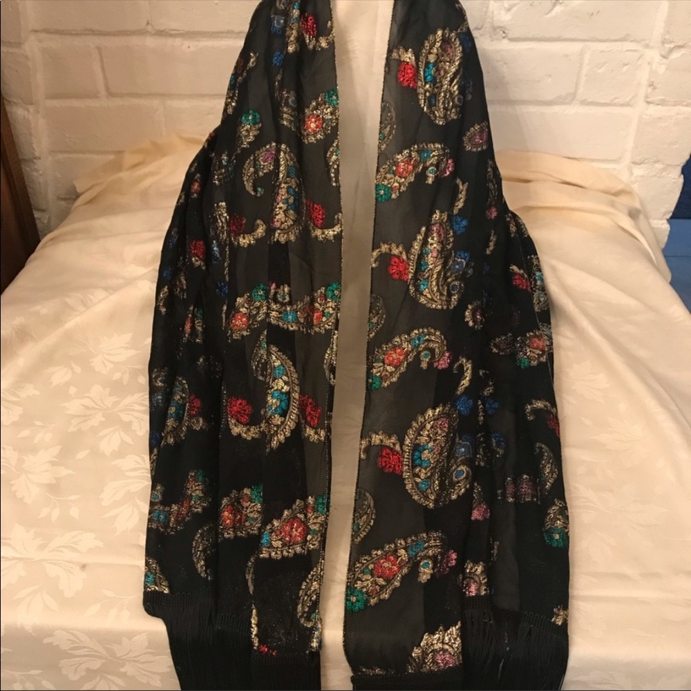 Beautiful vintage multicolor with black & gold paisley Shawl! (Mlb)
